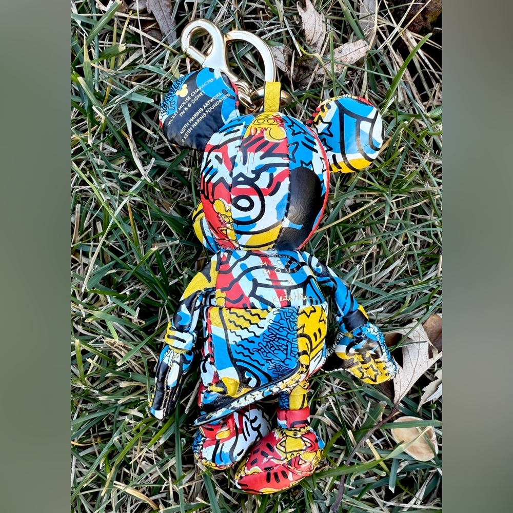 Colorful Mickey Mouse key ring - Picture 2 of 2
